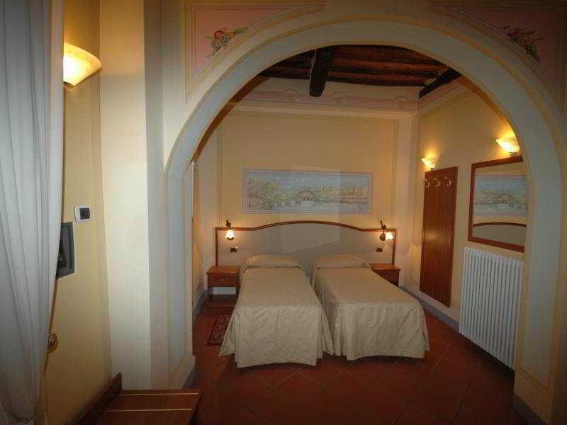 لوكا Dimora Dei Guelfi Luxury Rooms المظهر الخارجي الصورة