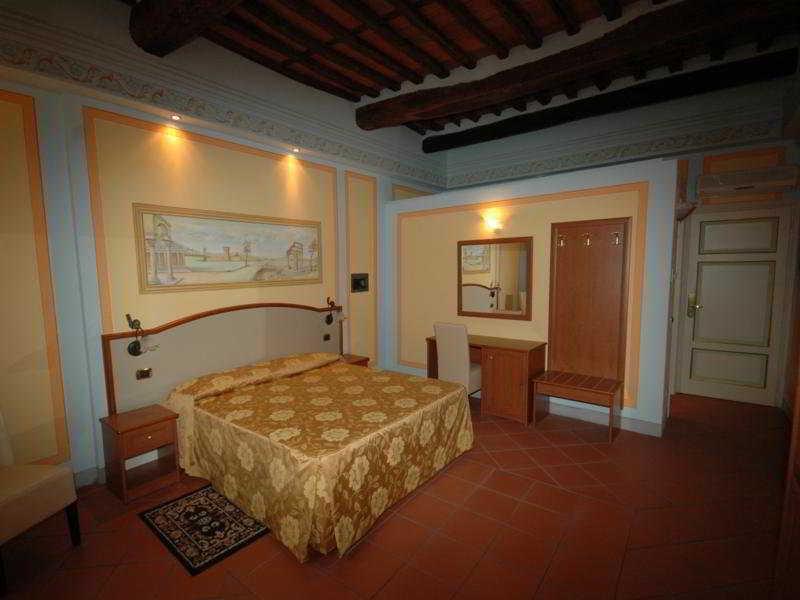 لوكا Dimora Dei Guelfi Luxury Rooms المظهر الخارجي الصورة