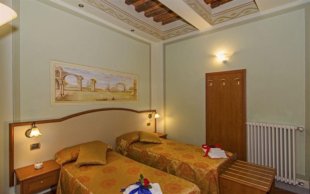 لوكا Dimora Dei Guelfi Luxury Rooms المظهر الخارجي الصورة