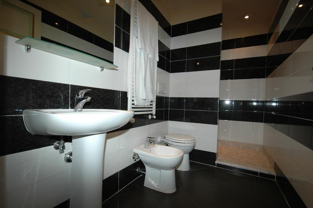 لوكا Dimora Dei Guelfi Luxury Rooms المظهر الخارجي الصورة