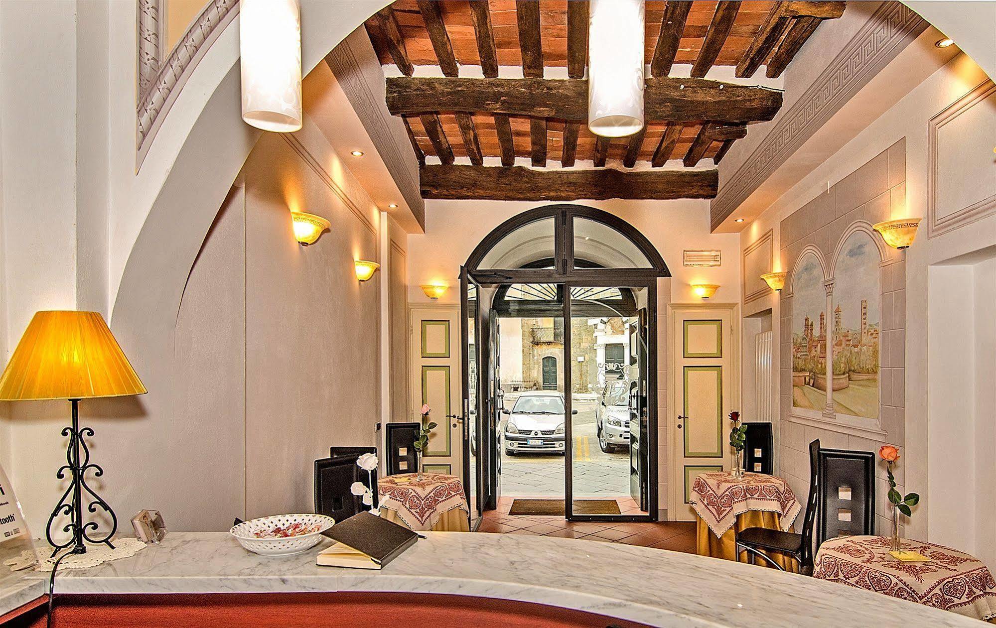 لوكا Dimora Dei Guelfi Luxury Rooms المظهر الخارجي الصورة
