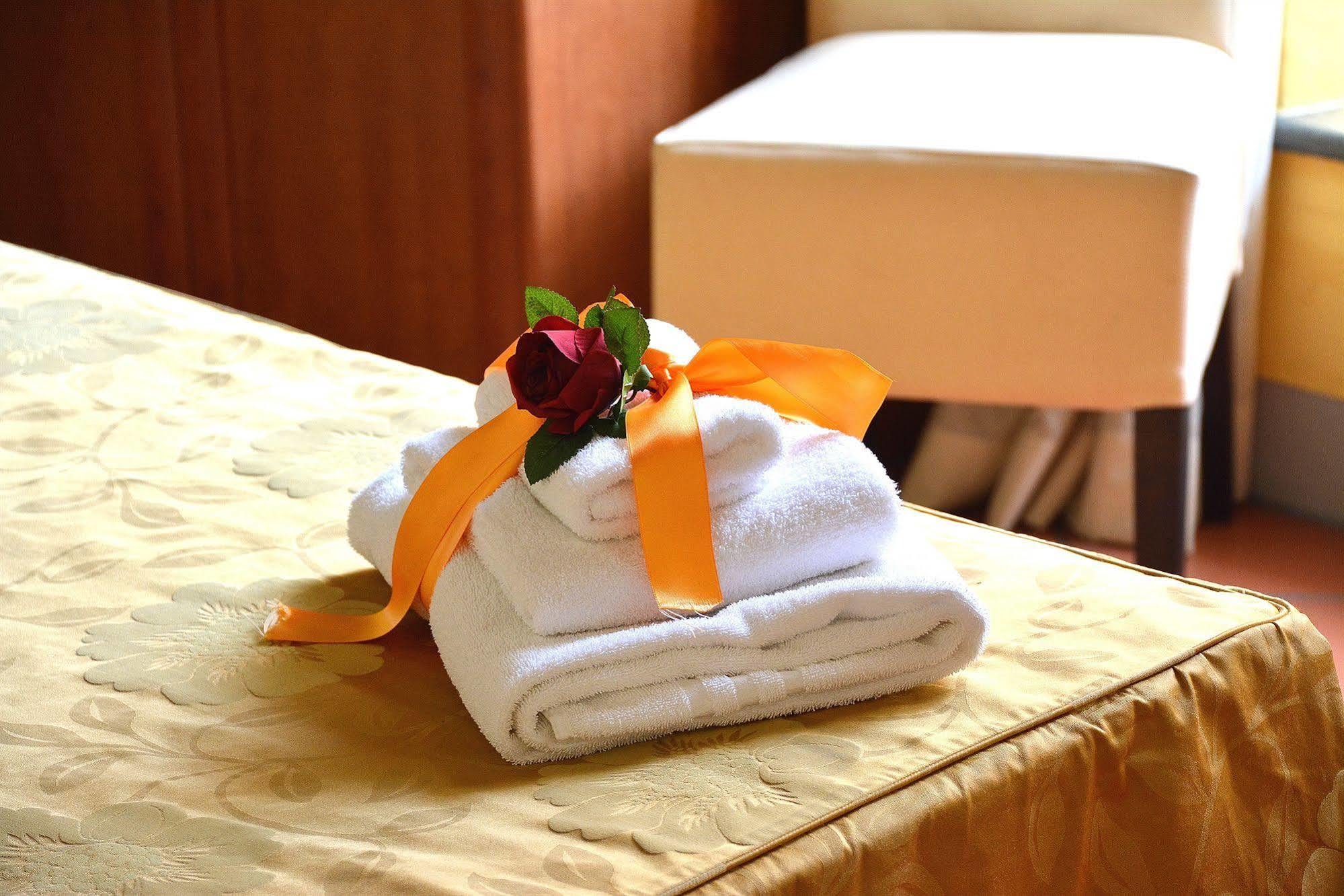 لوكا Dimora Dei Guelfi Luxury Rooms المظهر الخارجي الصورة