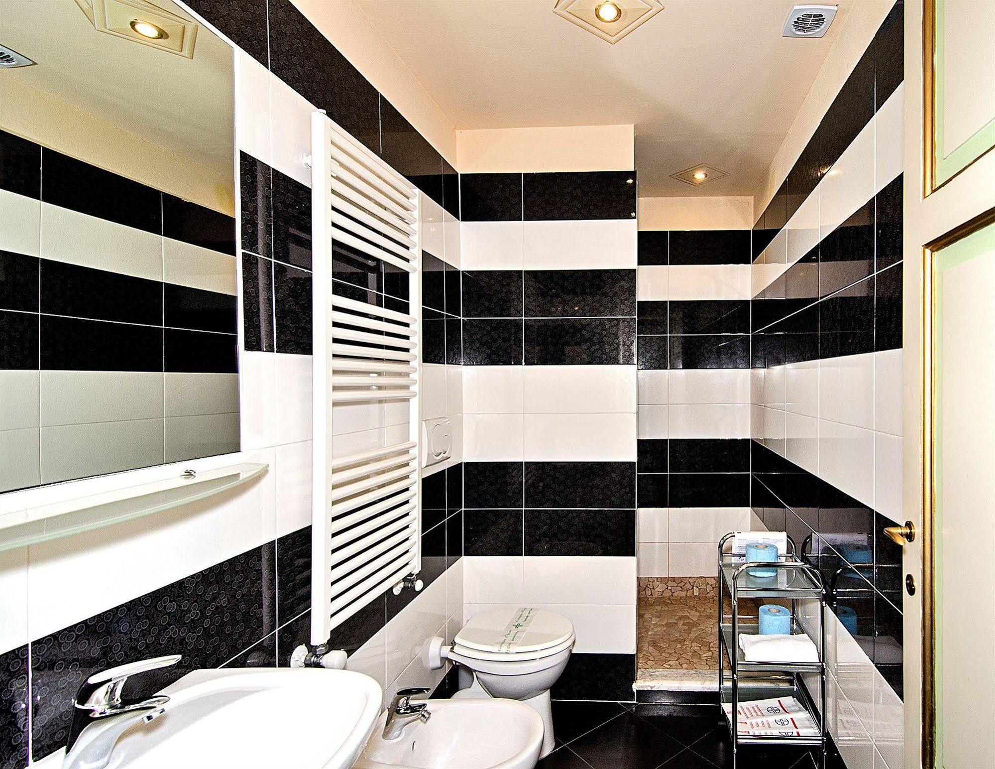 لوكا Dimora Dei Guelfi Luxury Rooms المظهر الخارجي الصورة
