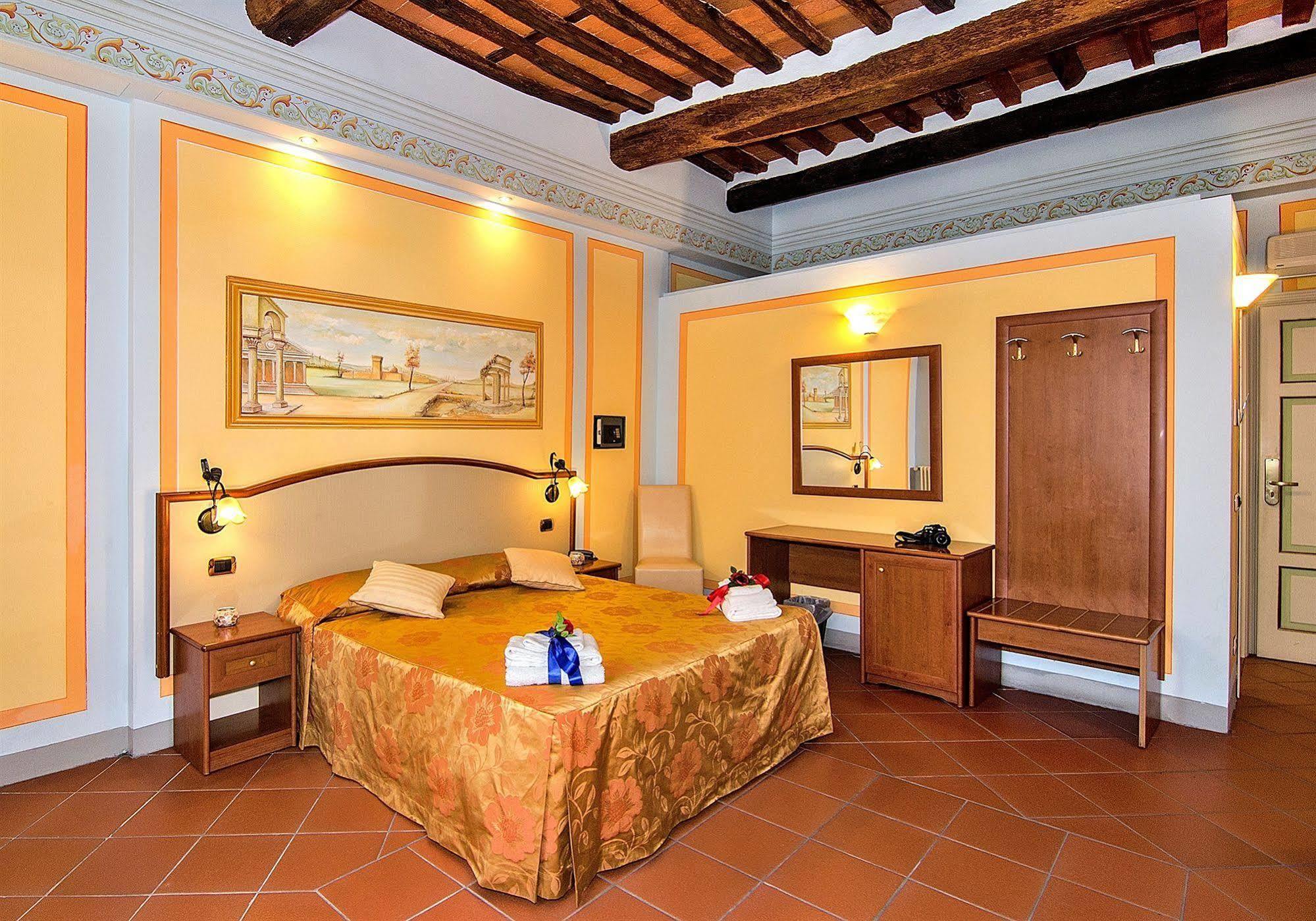 لوكا Dimora Dei Guelfi Luxury Rooms المظهر الخارجي الصورة