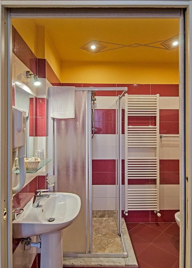 لوكا Dimora Dei Guelfi Luxury Rooms المظهر الخارجي الصورة